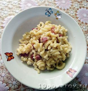 Рожки с колбасой и сыром Рожки с колбасой и сыром
